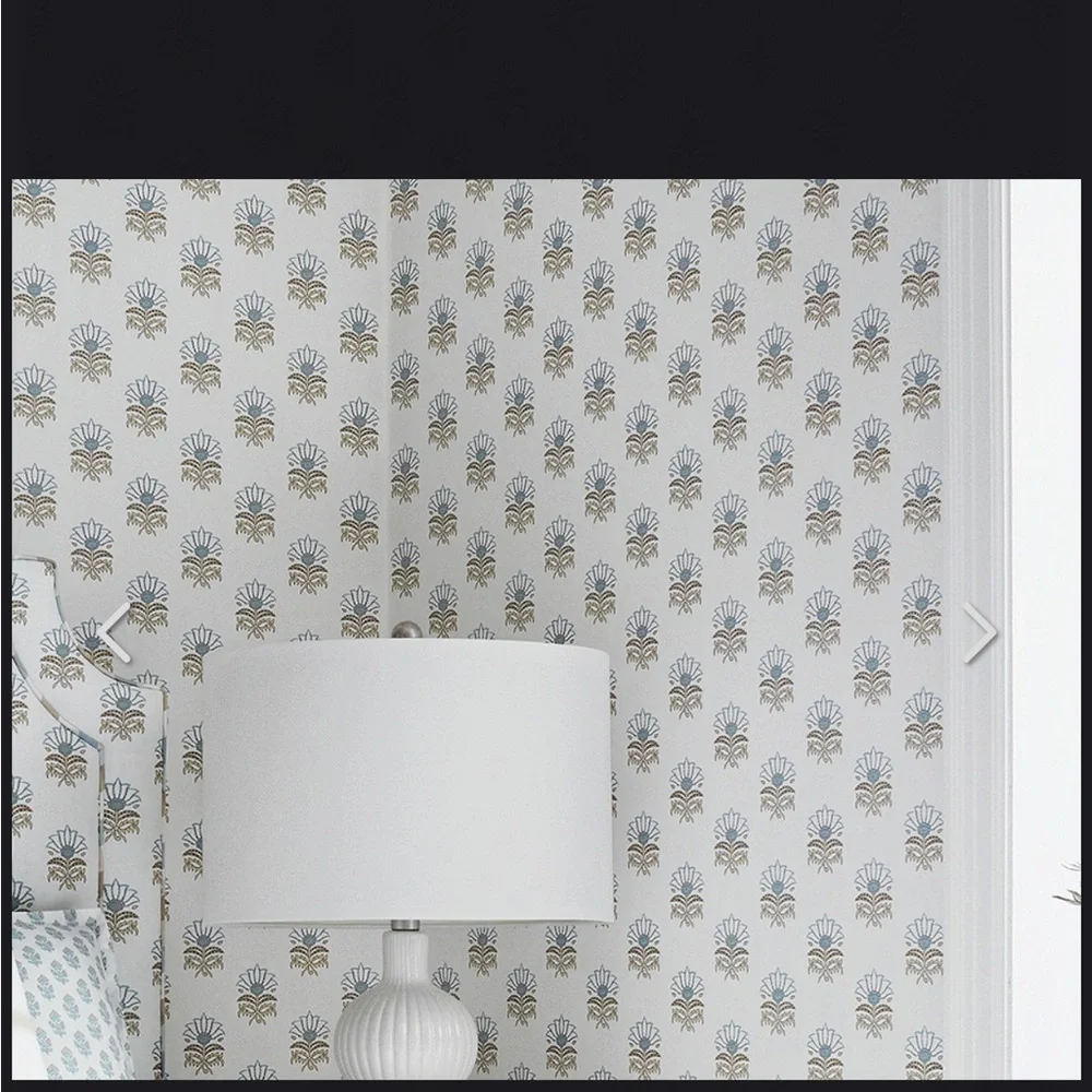 Natty in Polly wallpaper